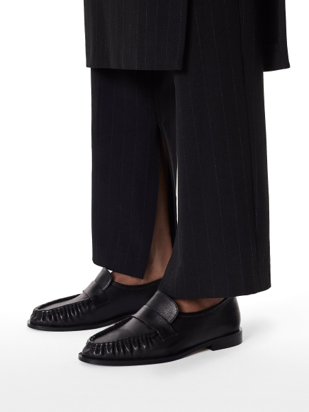 Chaussures noires avec un pli marqué sur le devant  KS OLZA