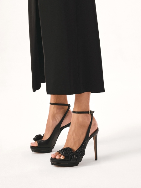 Sandales noires avec fleurs en cuir KLARISSA