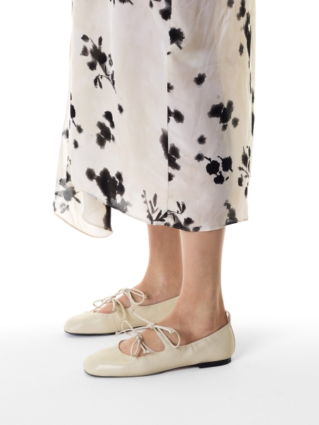 Ballerines en cuir souple blanc cassé à pinces  KS AVRIL