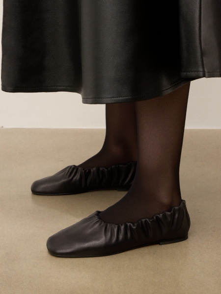 Ballerines en cuir souple noir ornées d'un pli KS AVRIL