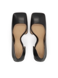 Escarpins en cuir noir sur un poteau géométrique KS SELAME