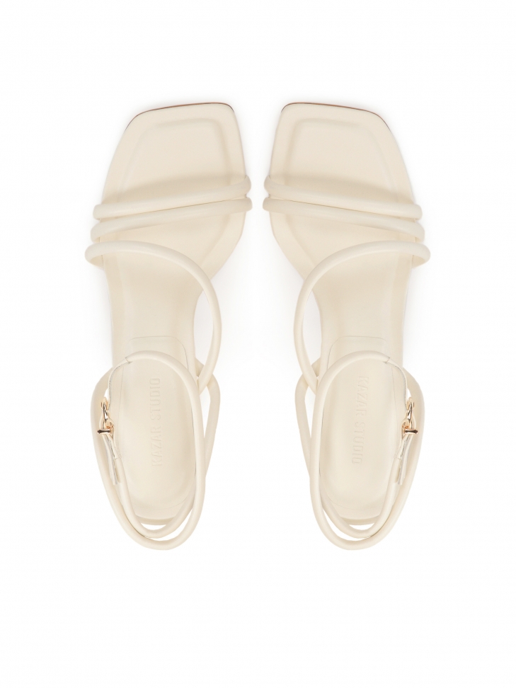 Sandales beiges avec un talon à la mode CORNELIE