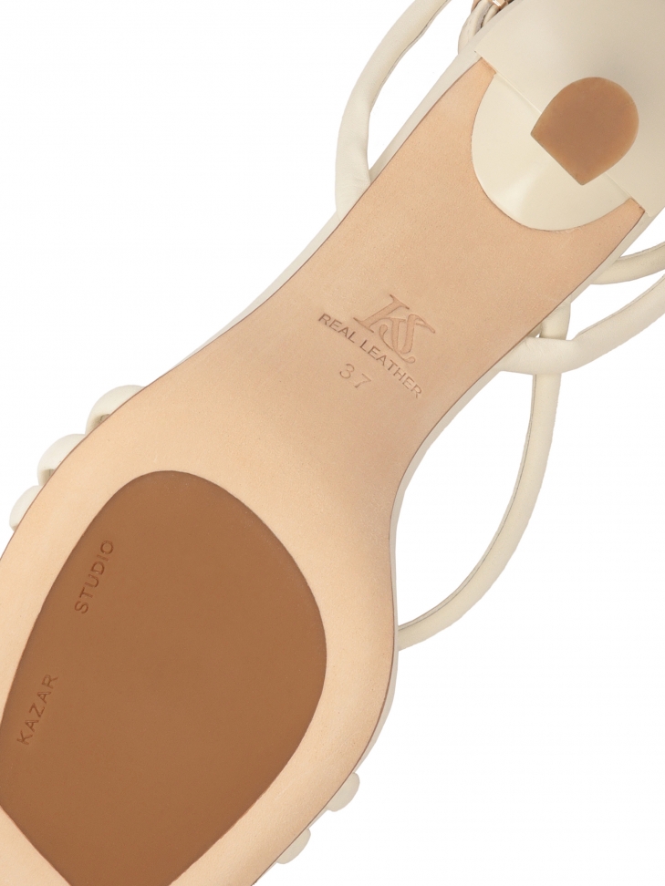 Sandales beiges avec un talon à la mode CORNELIE