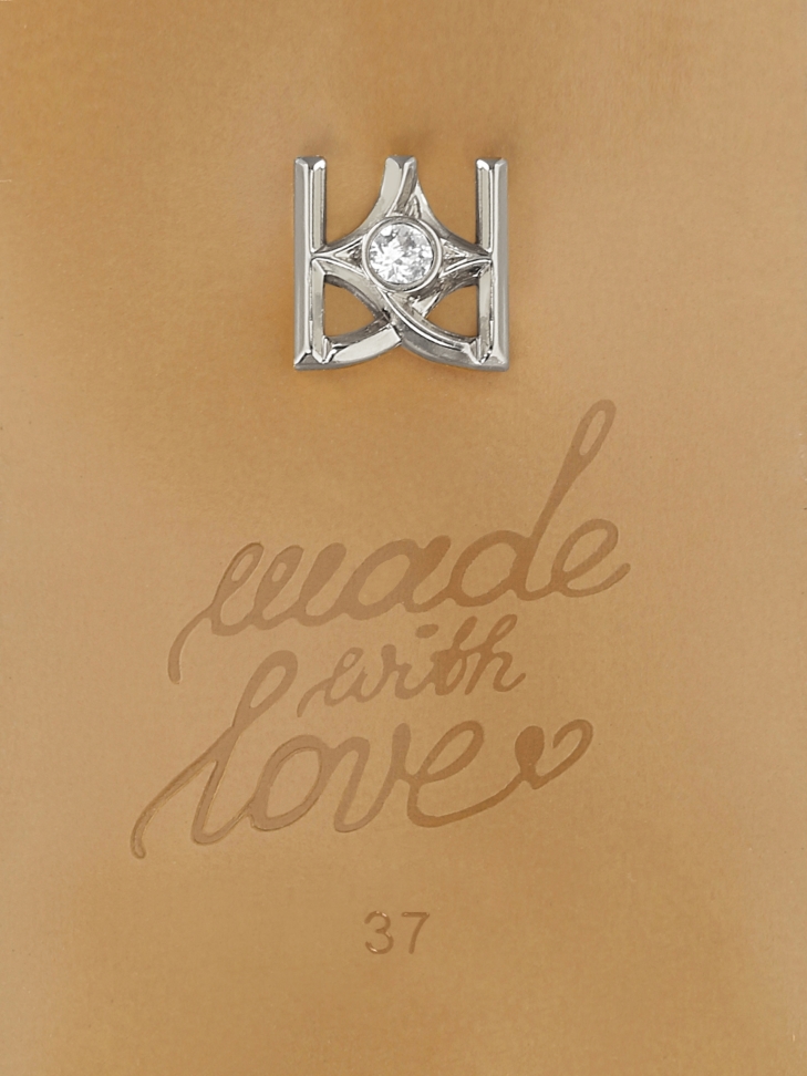 Décorées de zirconium, les sandales de mariage sont dotées d'une plateforme et d'un talon haut. KLARISSA