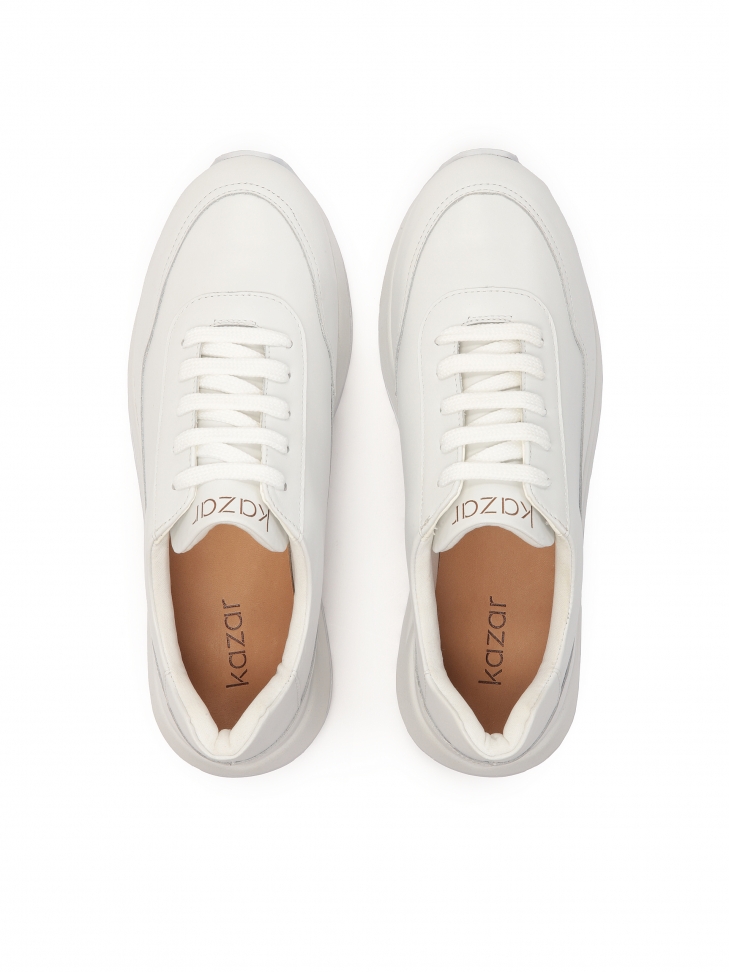 Baskets en cuir blanc sur une semelle confortable  ZINNA