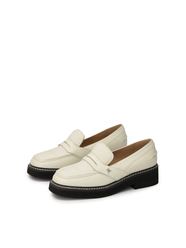 Mocassins en cuir blanc cassé avec semelle noire IVETTE