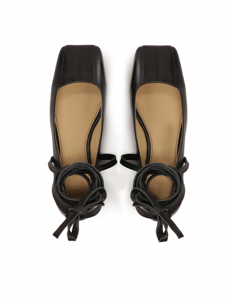 Escarpins noirs à semelle plate et nez carré KS REINE