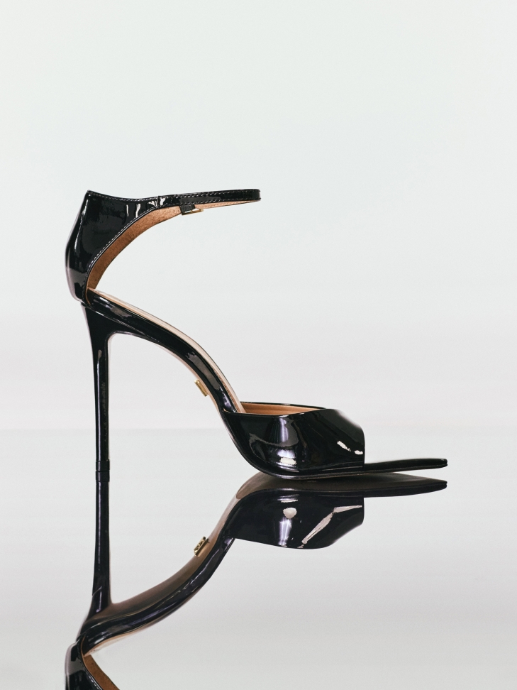 Sandales en cuir verni à bouts pointus IRINA