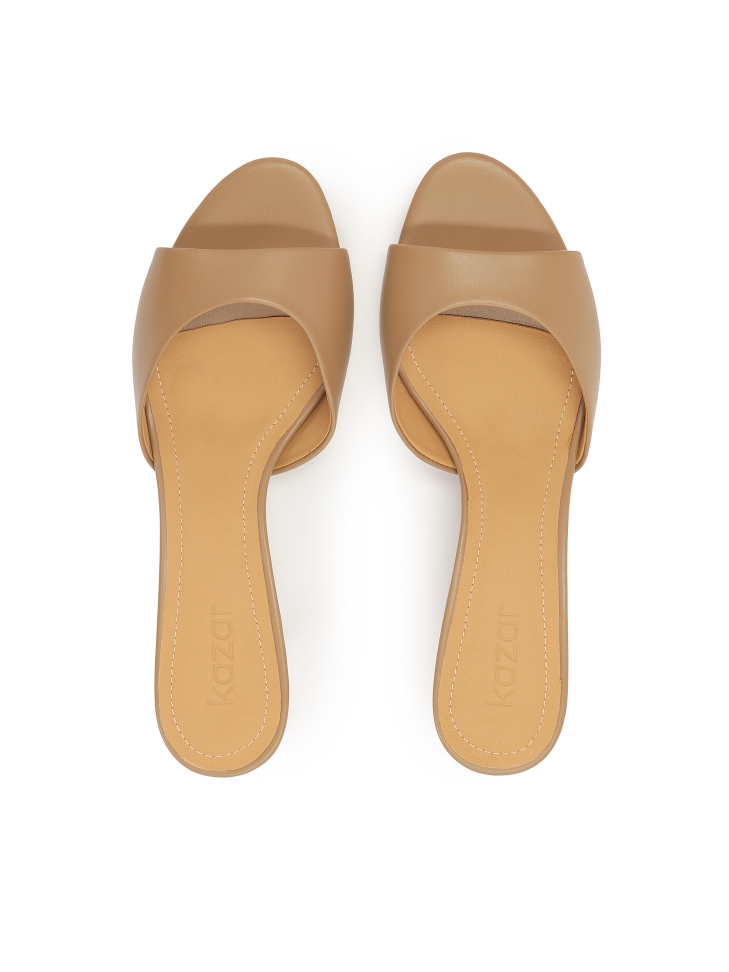 Mules à petit talon aiguille de couleur marron clair  LUCIA