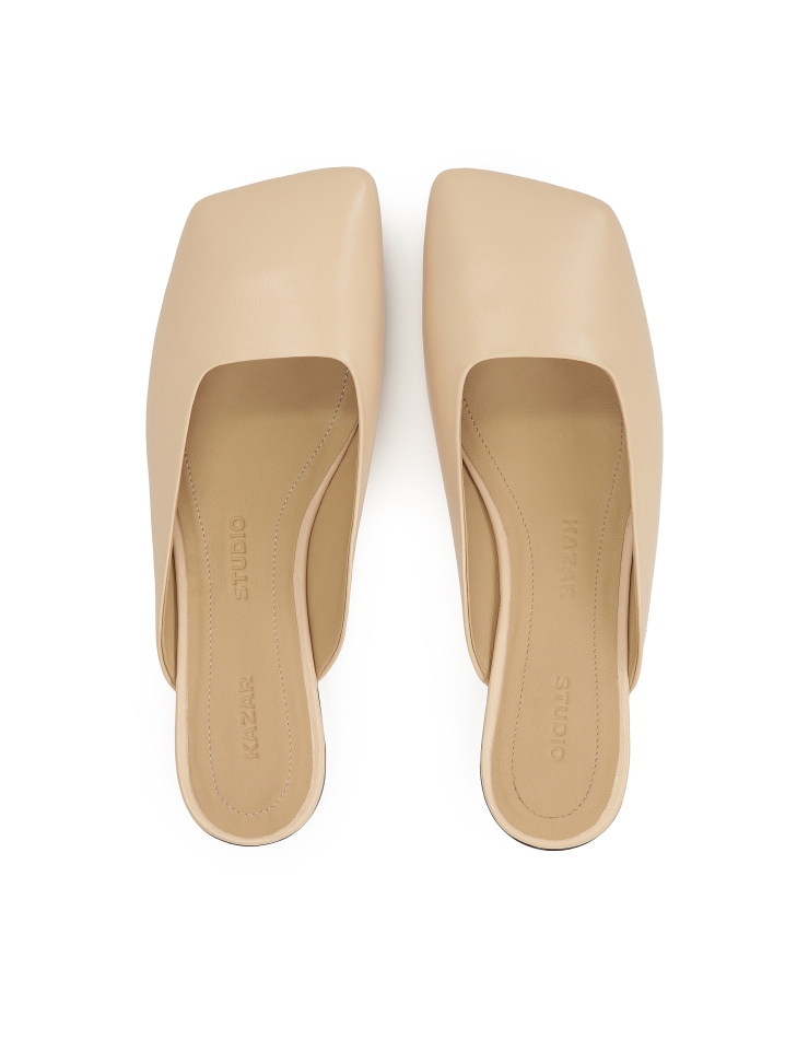 Diapositives en cuir sur une semelle plate avec un devant carré KS BRICE