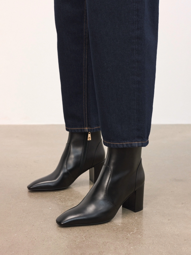 Bottes en cuir noir à talon plat LIMARI