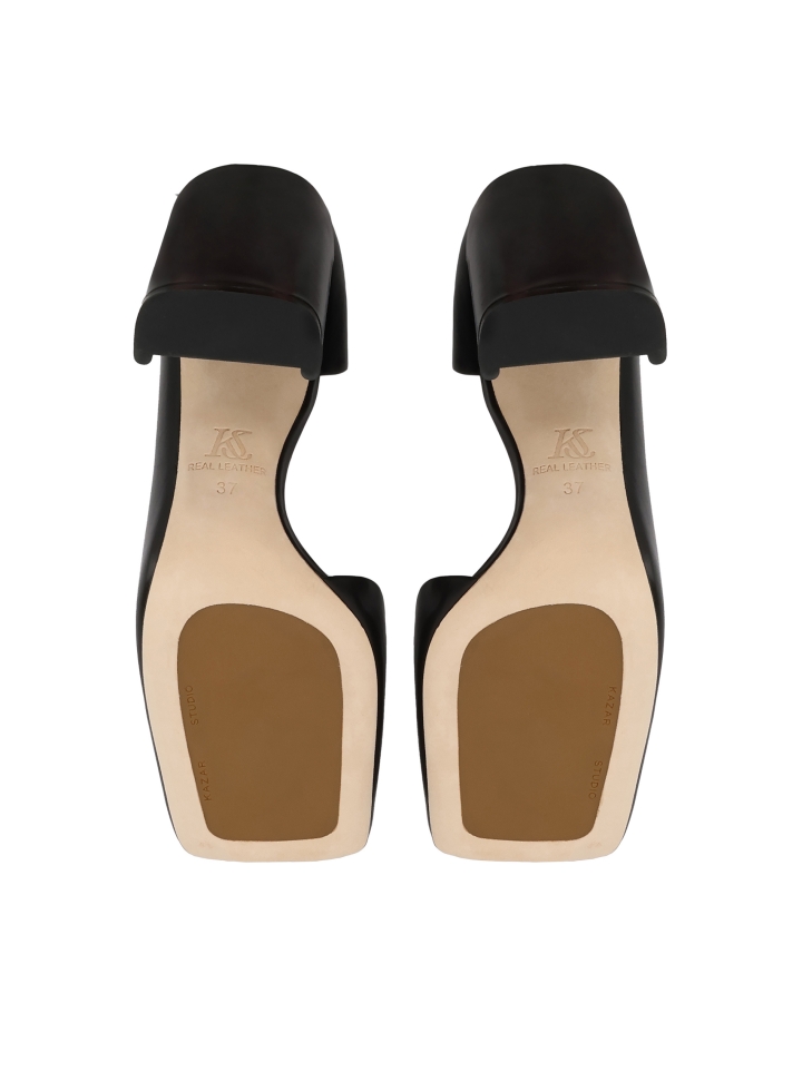 Escarpins en cuir noir sur un poteau géométrique KS SELAME