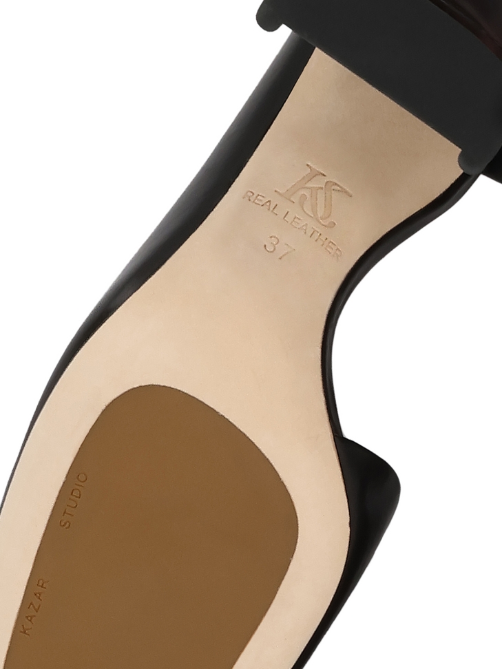 Escarpins en cuir noir sur un poteau géométrique KS SELAME